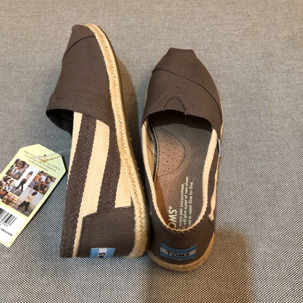 NIB Toms Classic University strip slip on sneaker